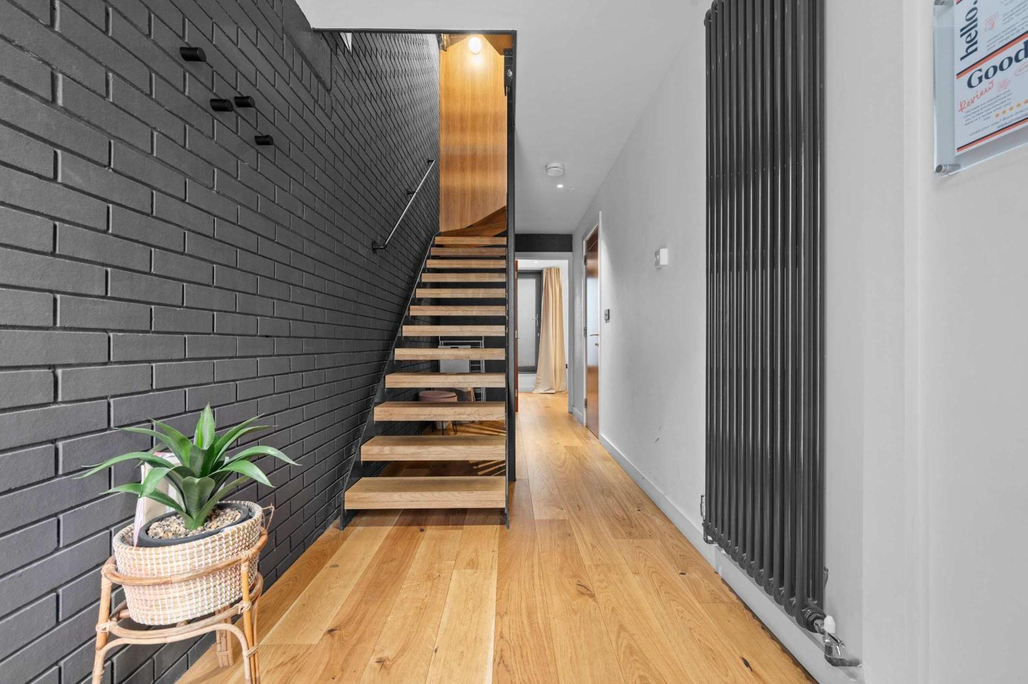 4 Bed Canal St Villa Free Parking — Photos 2
